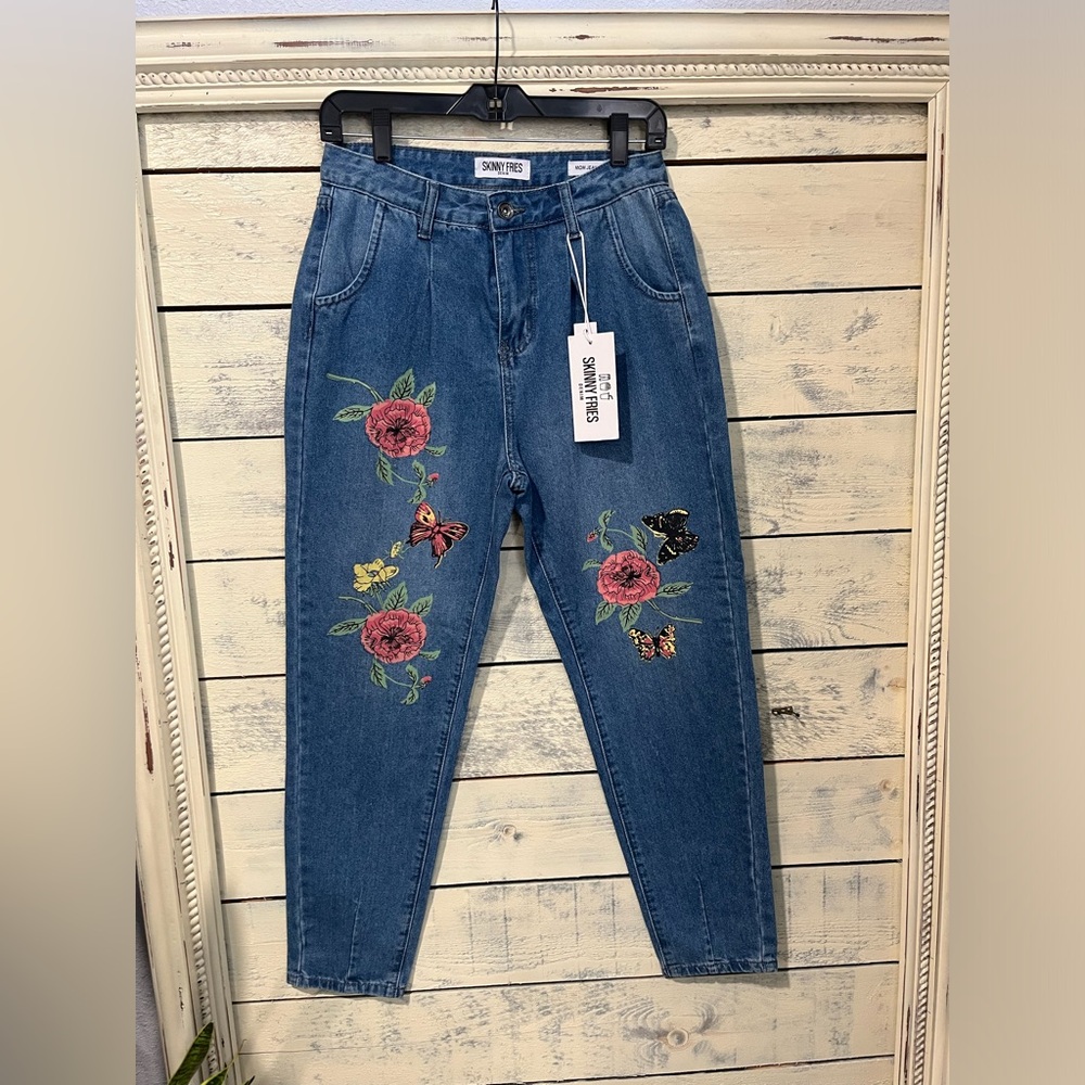 NWT Skinny Fries Denim Mom Jeans with Butterfly & Flowers Embroidery Size 5